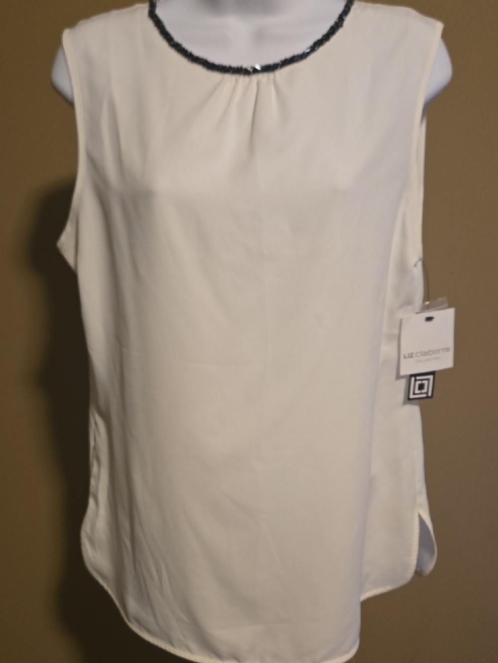 Classy Liz Claiborne Ivory Sleeveless Beaded Neckline Shell TUNIC/CAMISOLE NWT M